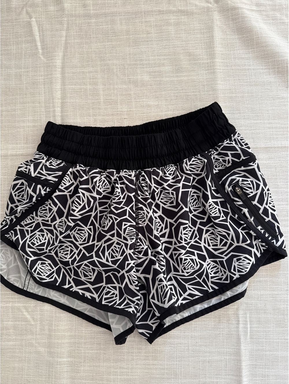 Lululemon Women's Athletic Shorts Size 8 Black and White Pattern